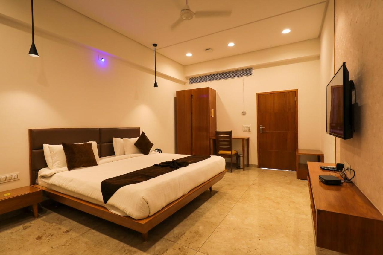 Club Heaven Palanpur Hotel Ngoại thất bức ảnh